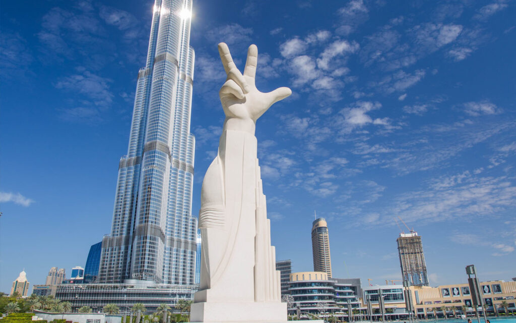 Art-sculptures-in-dubai-_-Body-1-2-8-22-1024x640